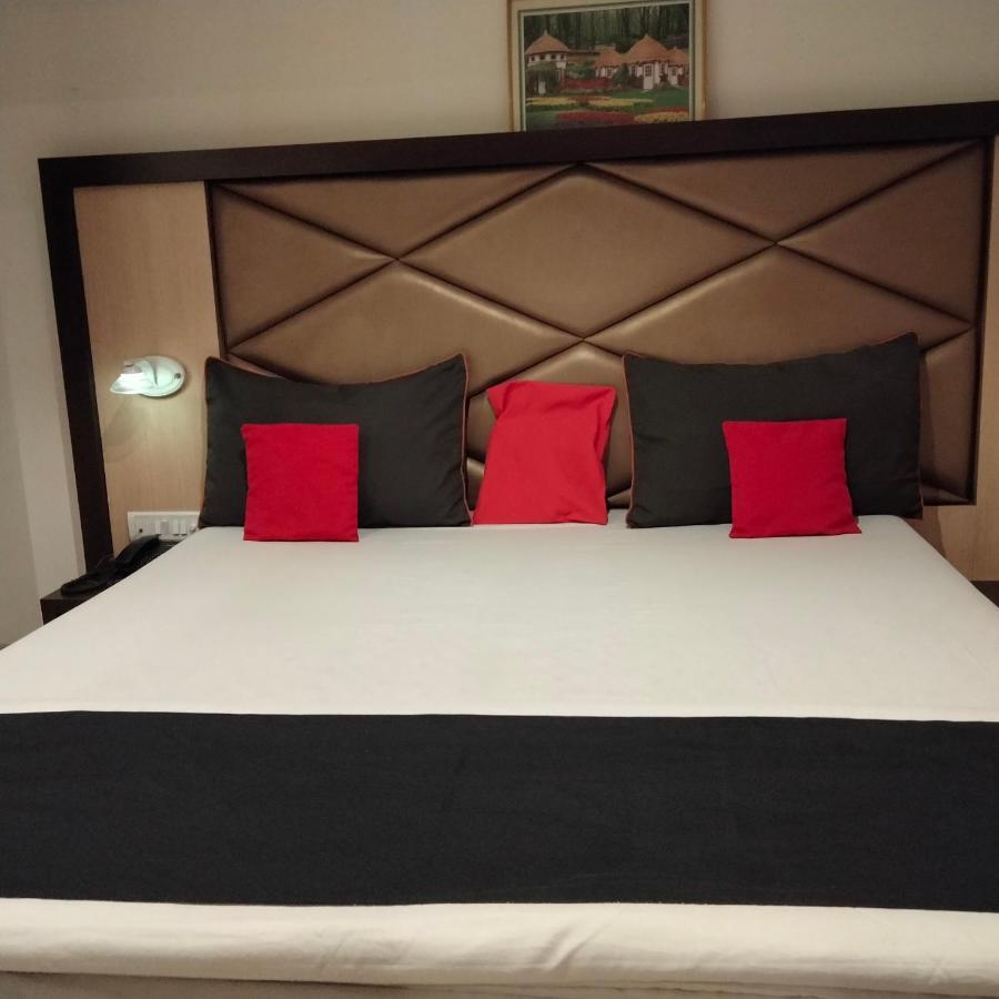 Hotel Everest Lodging Нави Мумбаи Экстерьер фото