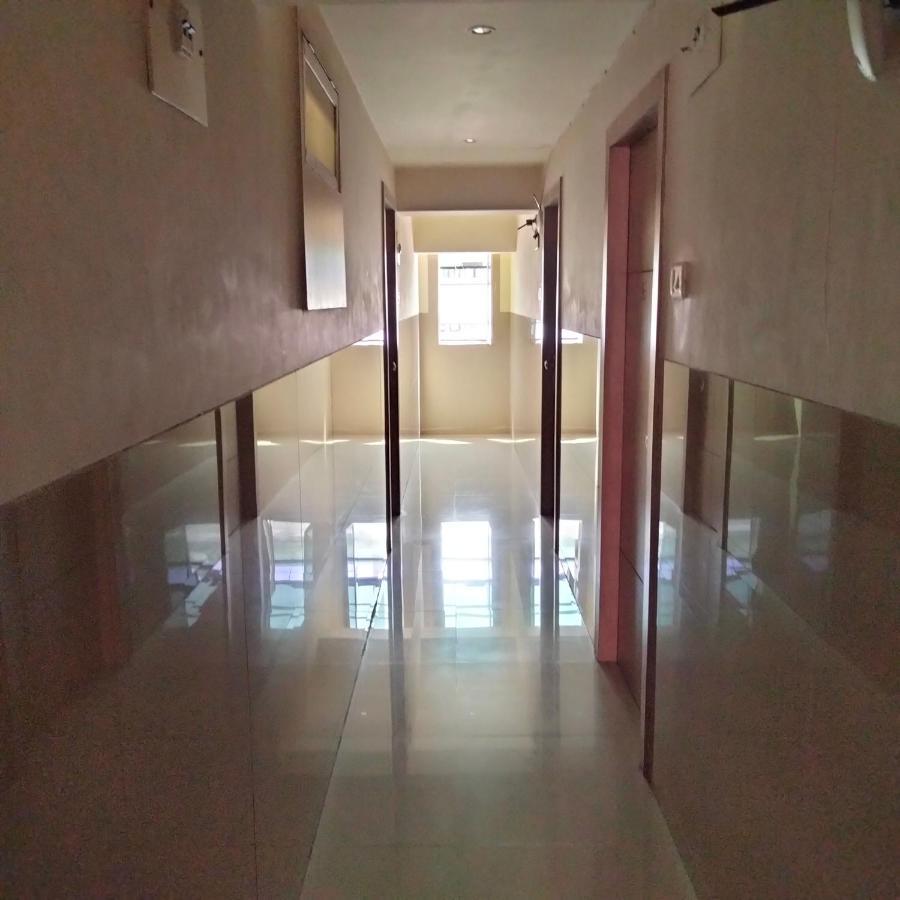 Hotel Everest Lodging Нави Мумбаи Экстерьер фото