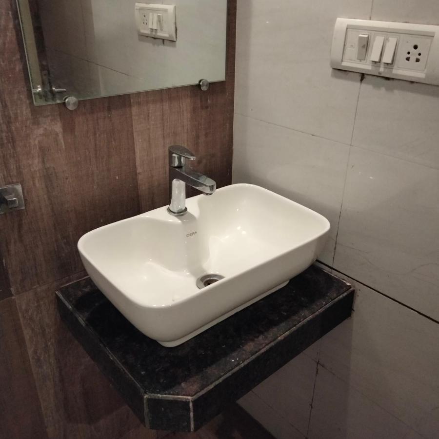 Hotel Everest Lodging Нави Мумбаи Экстерьер фото