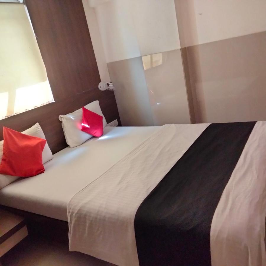 Hotel Everest Lodging Нави Мумбаи Экстерьер фото