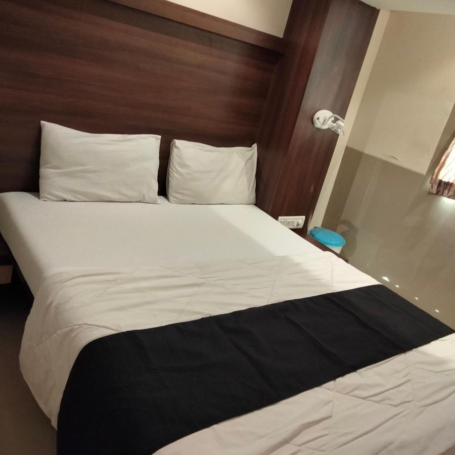 Hotel Everest Lodging Нави Мумбаи Экстерьер фото