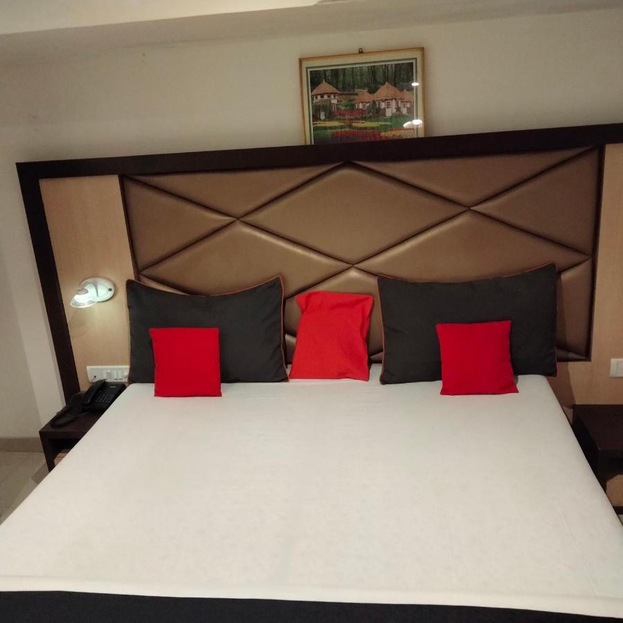Hotel Everest Lodging Нави Мумбаи Экстерьер фото