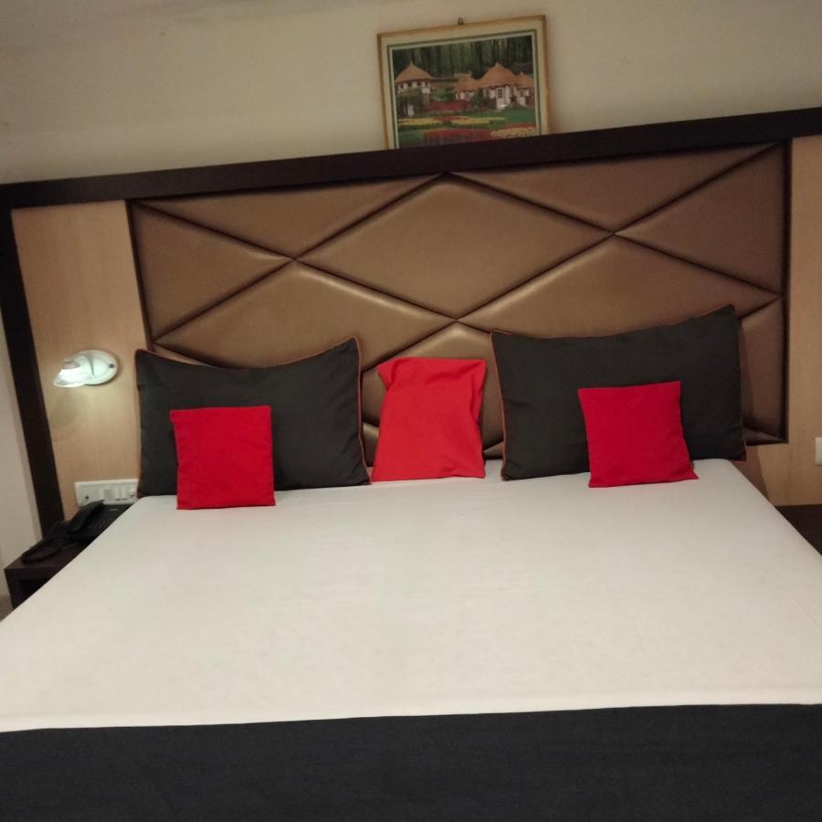 Hotel Everest Lodging Нави Мумбаи Экстерьер фото