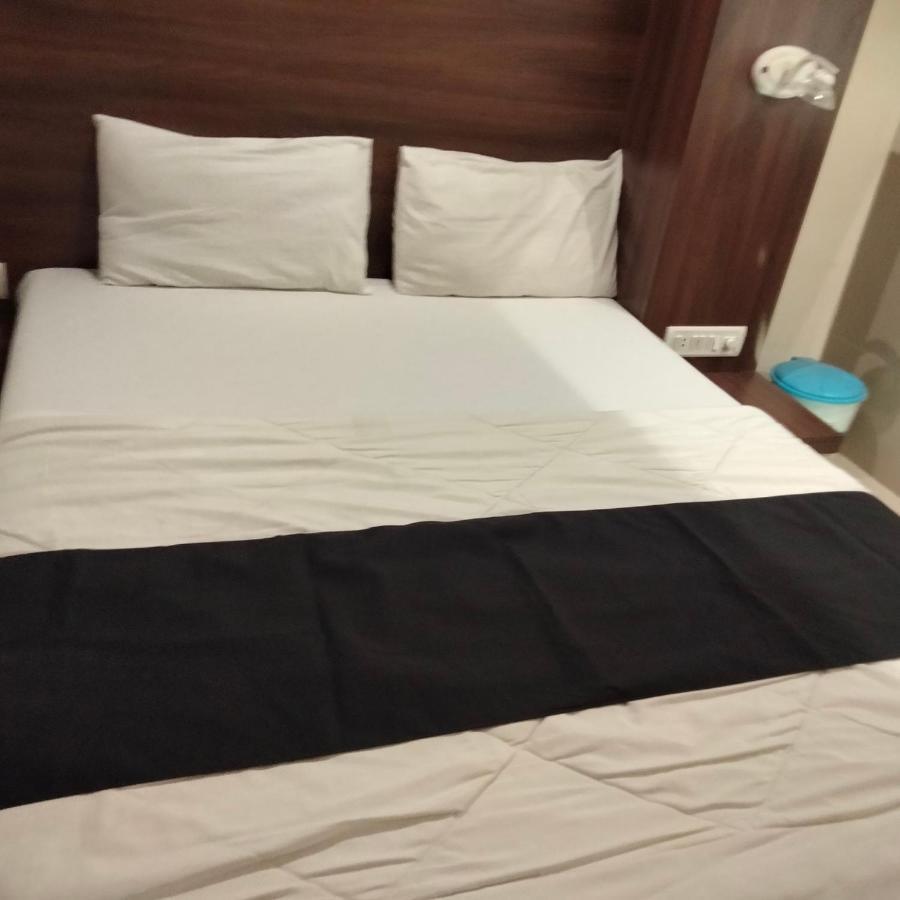 Hotel Everest Lodging Нави Мумбаи Экстерьер фото