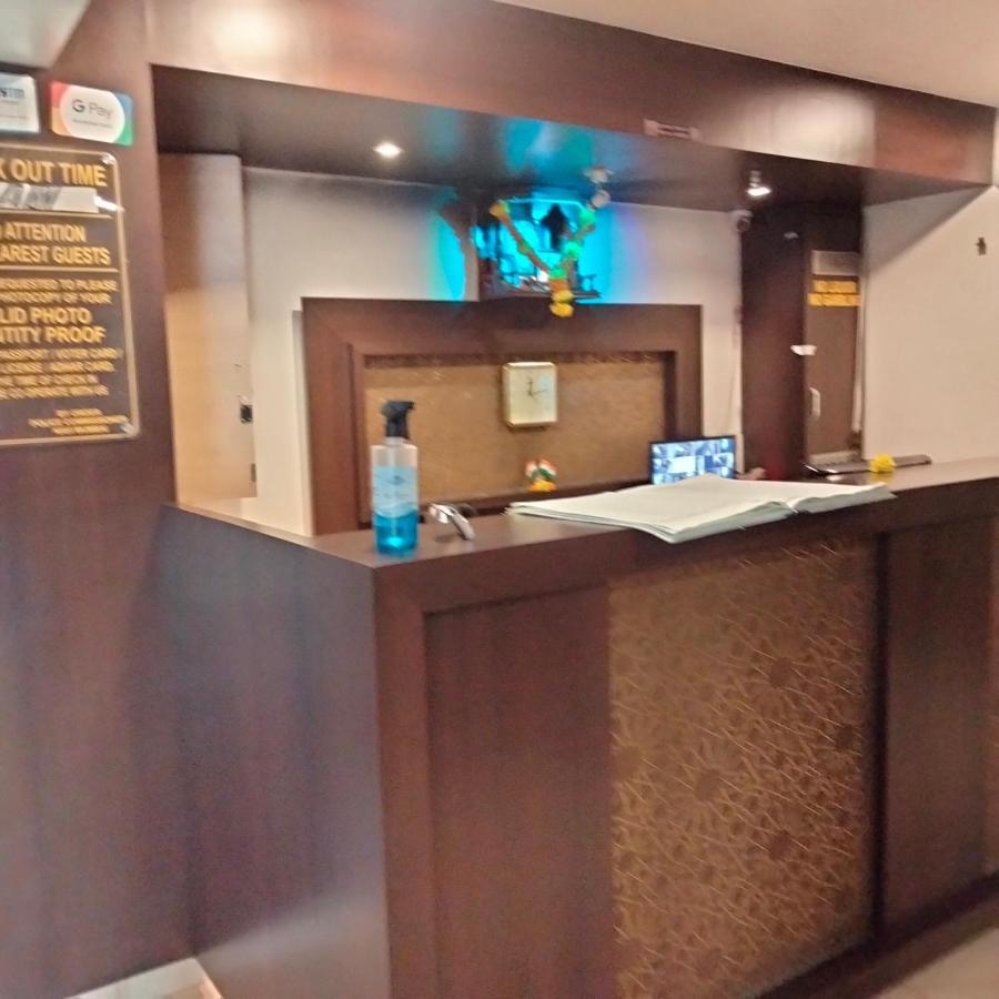 Hotel Everest Lodging Нави Мумбаи Экстерьер фото