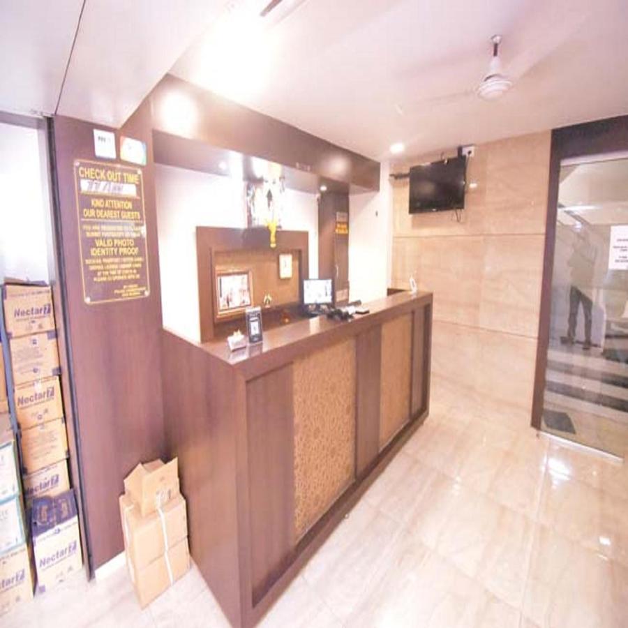 Hotel Everest Lodging Нави Мумбаи Экстерьер фото