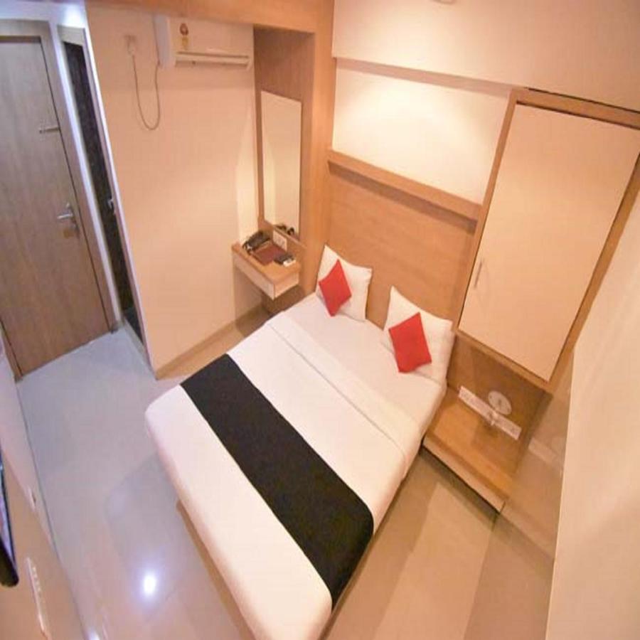 Hotel Everest Lodging Нави Мумбаи Экстерьер фото