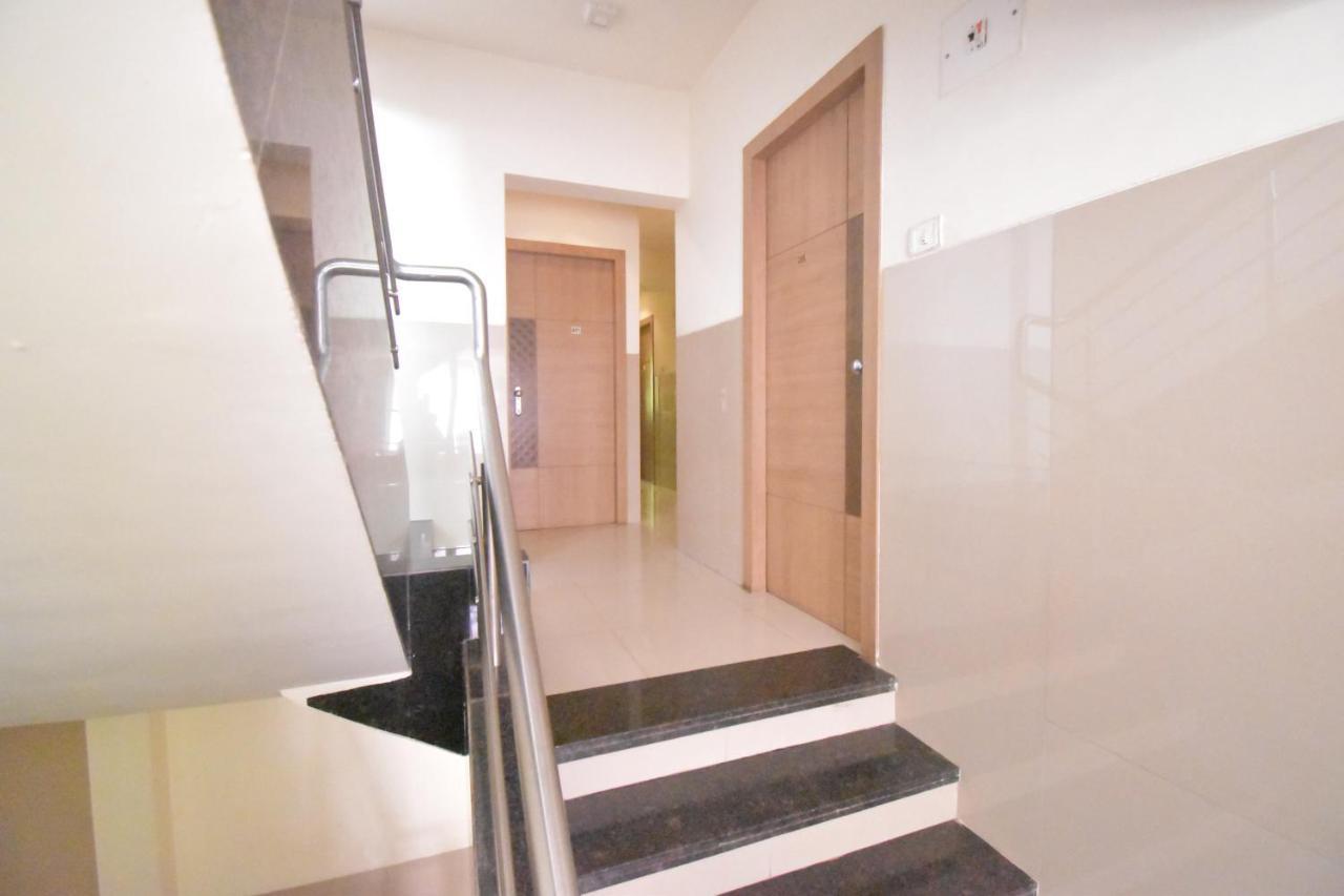 Hotel Everest Lodging Нави Мумбаи Экстерьер фото
