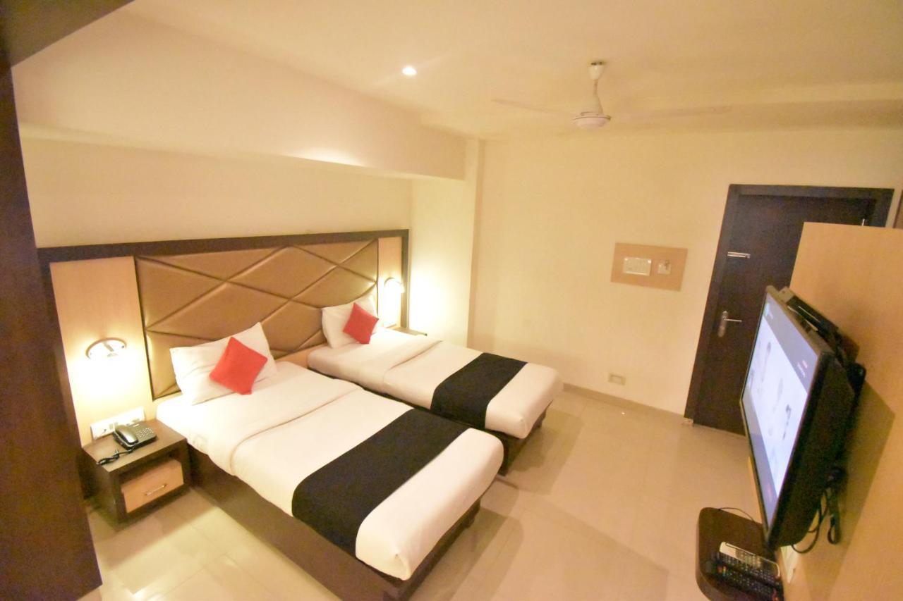Hotel Everest Lodging Нави Мумбаи Экстерьер фото