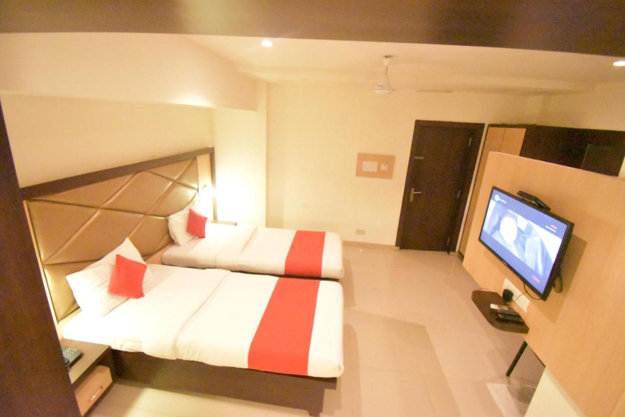 Hotel Everest Lodging Нави Мумбаи Экстерьер фото
