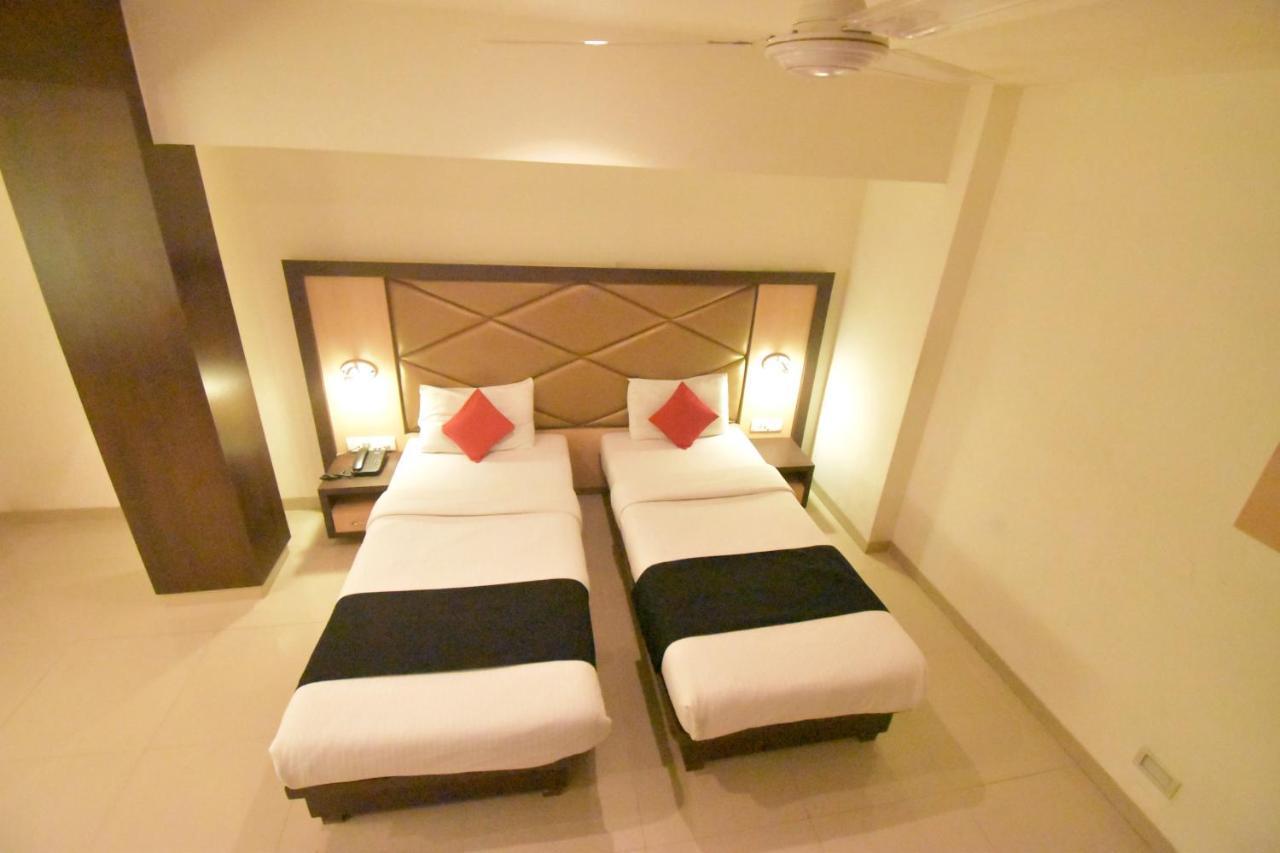 Hotel Everest Lodging Нави Мумбаи Экстерьер фото